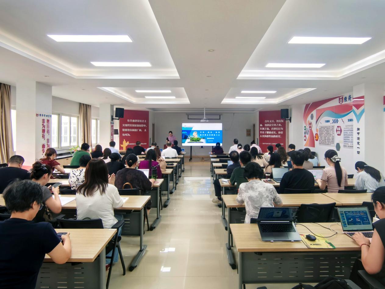 开局·破局·格局｜数智商贸学院召开新学期全员赋能大会