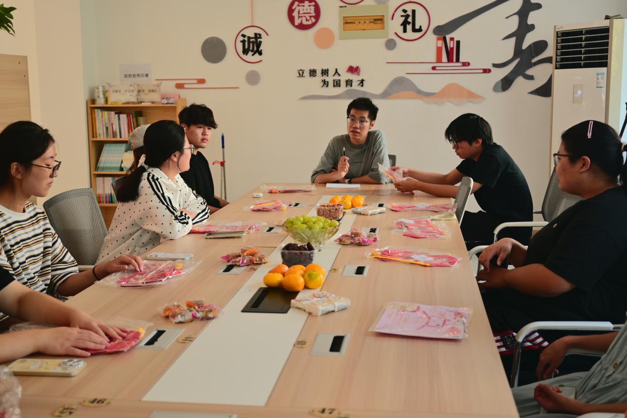 围坐话新·提灯赏月——数智商贸学院举办中秋座谈交流会